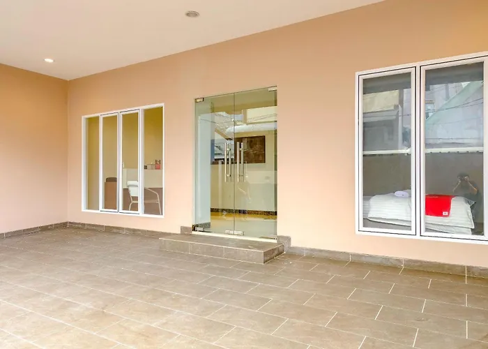 RedDoorz near Pasar Baru 3 Hotel Jakarta